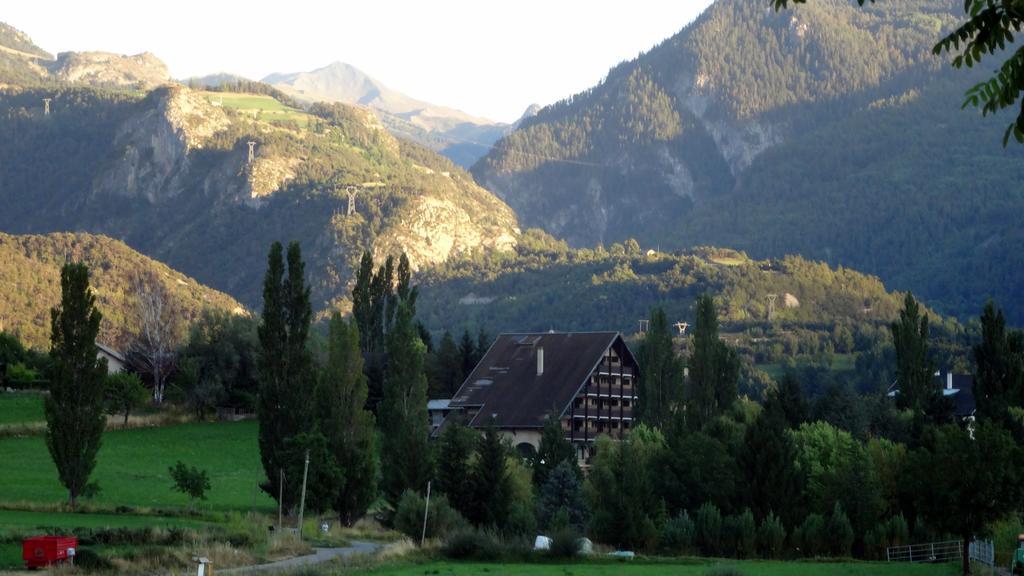 Hotel Les Barnieres Guillestre Esterno foto