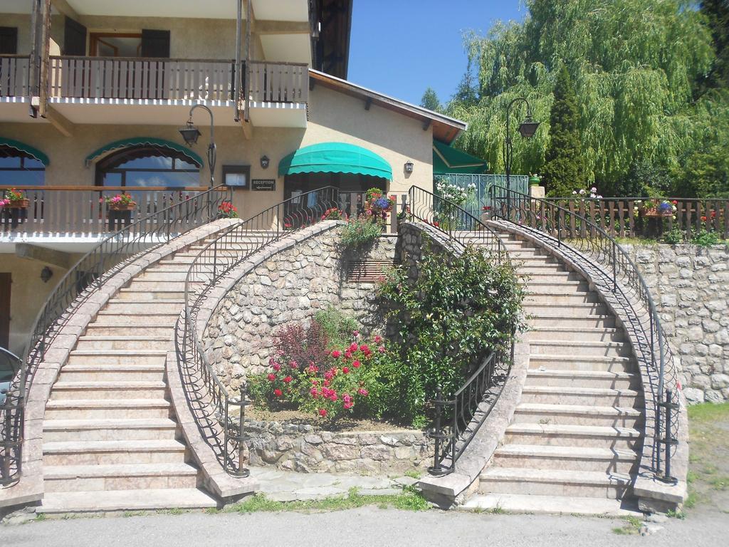 Hotel Les Barnieres Guillestre Esterno foto